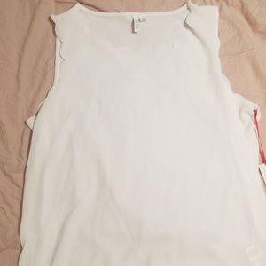NWT Elle scalloped tank top